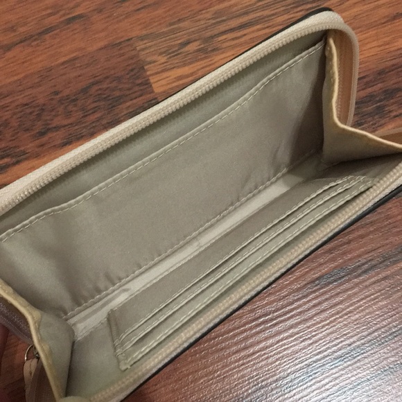 Rose Gold Coach Clutch - Picture 3 of 3